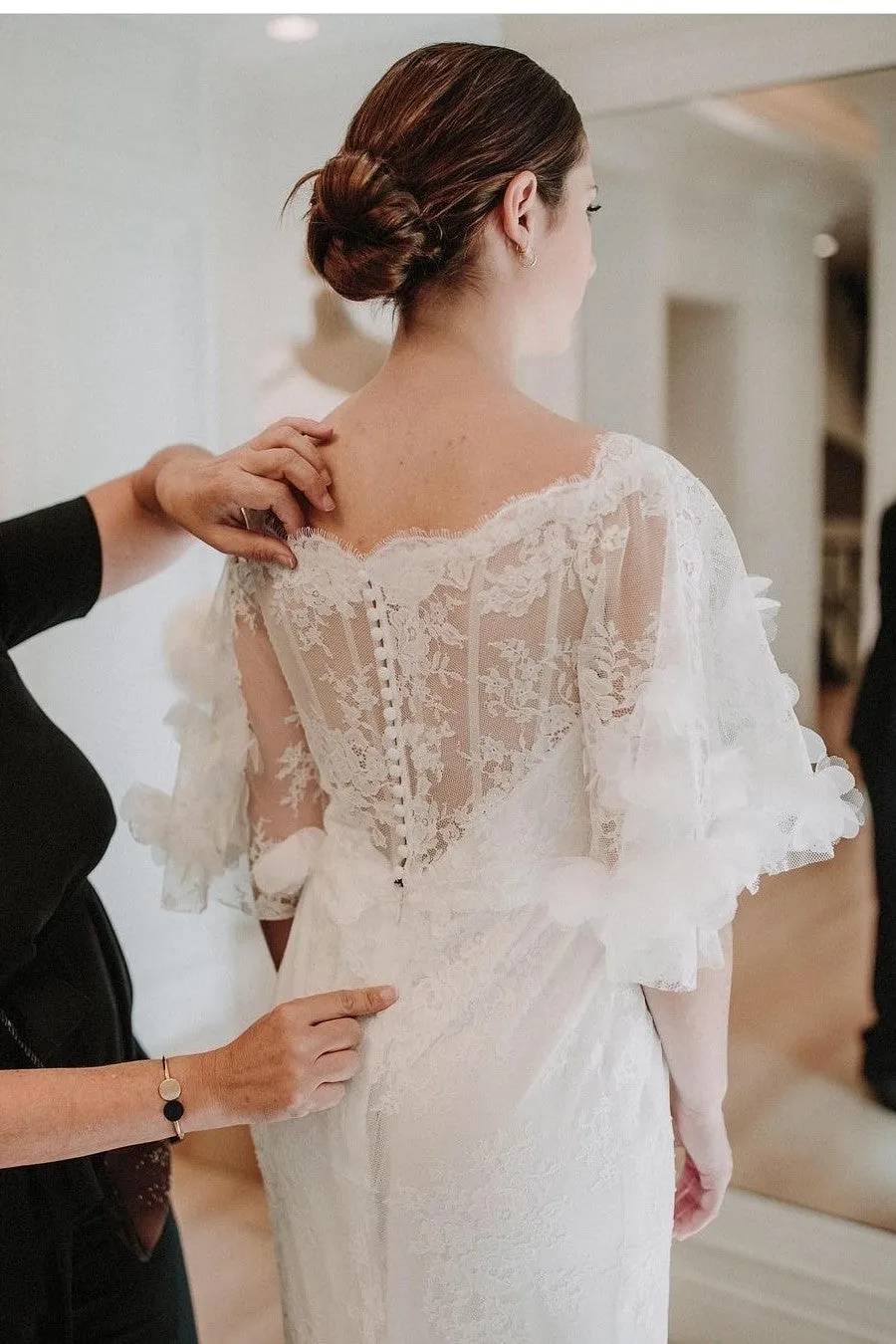 2021 Fairy Lace Flowers Bridal Dresses with Sleeves