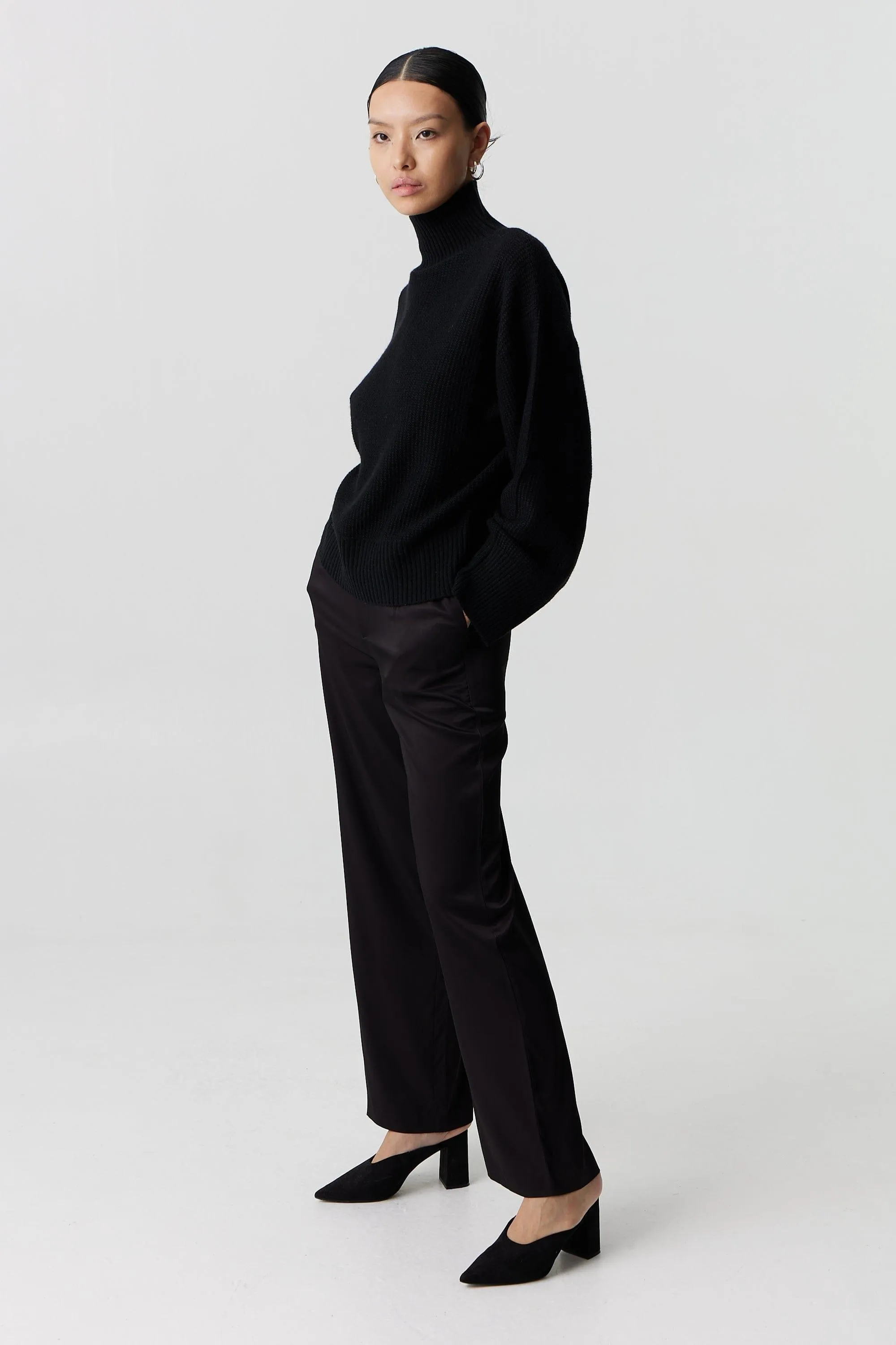 BOUCLE TURTLENECK KNIT | BLACK