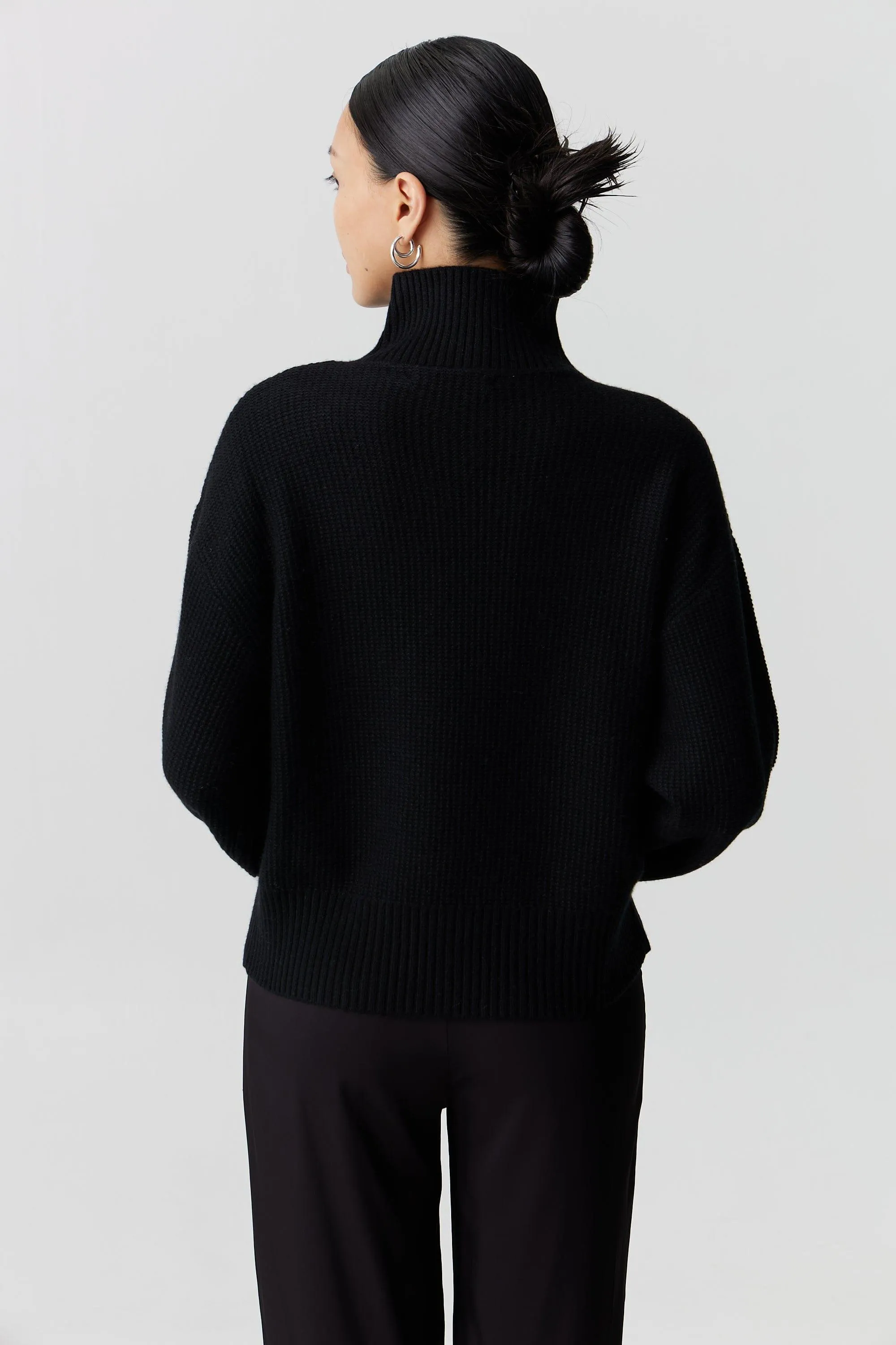 BOUCLE TURTLENECK KNIT | BLACK
