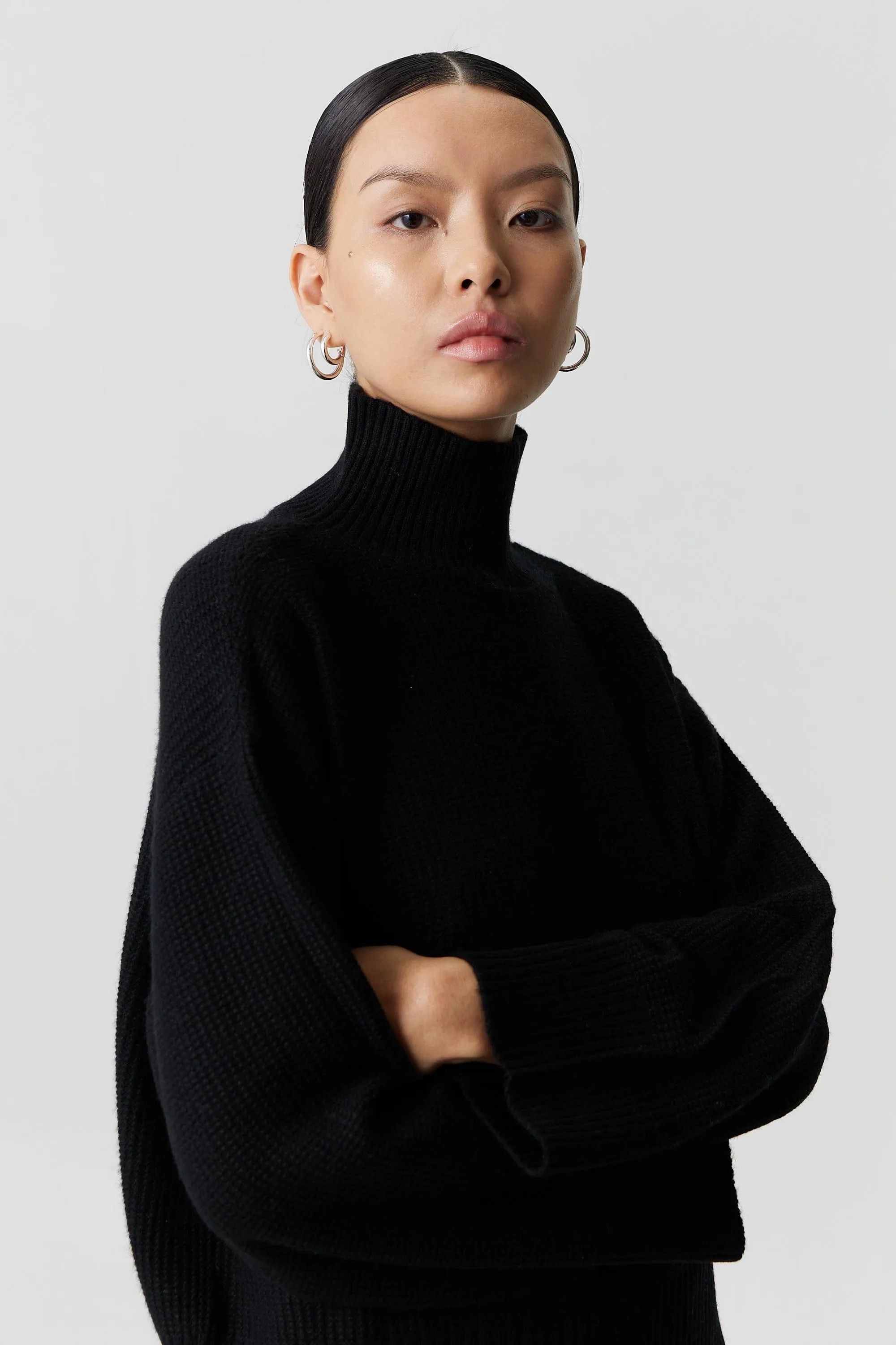 BOUCLE TURTLENECK KNIT | BLACK