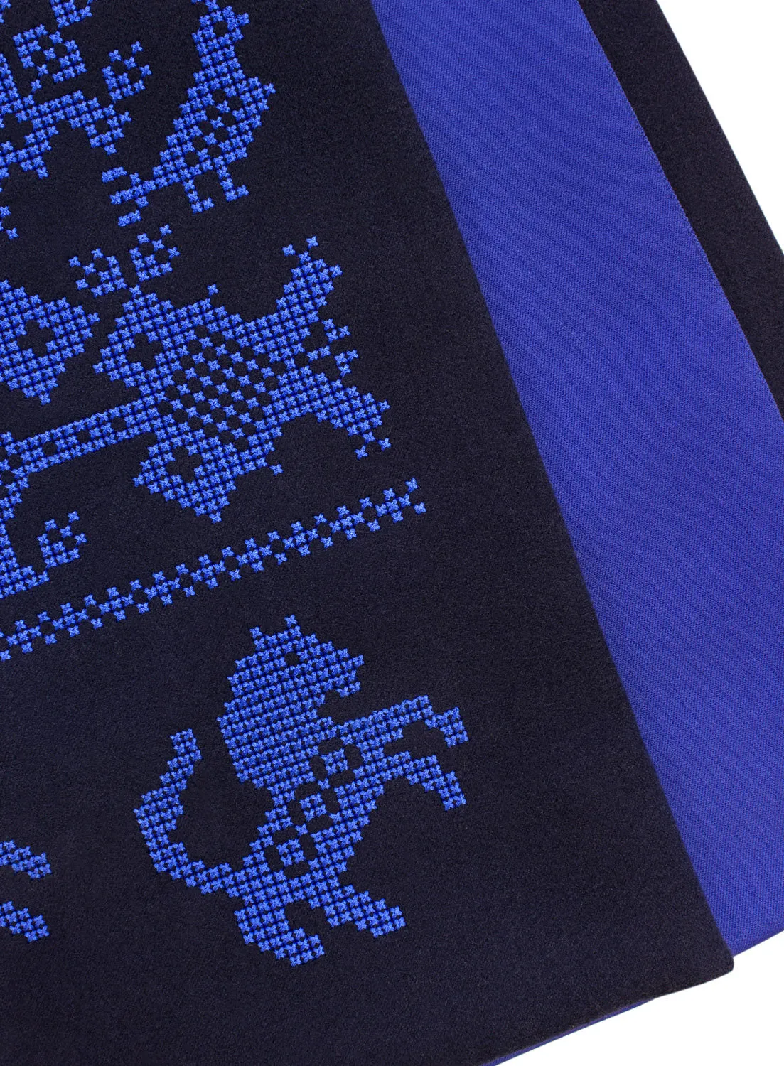 Coat with embroidery
