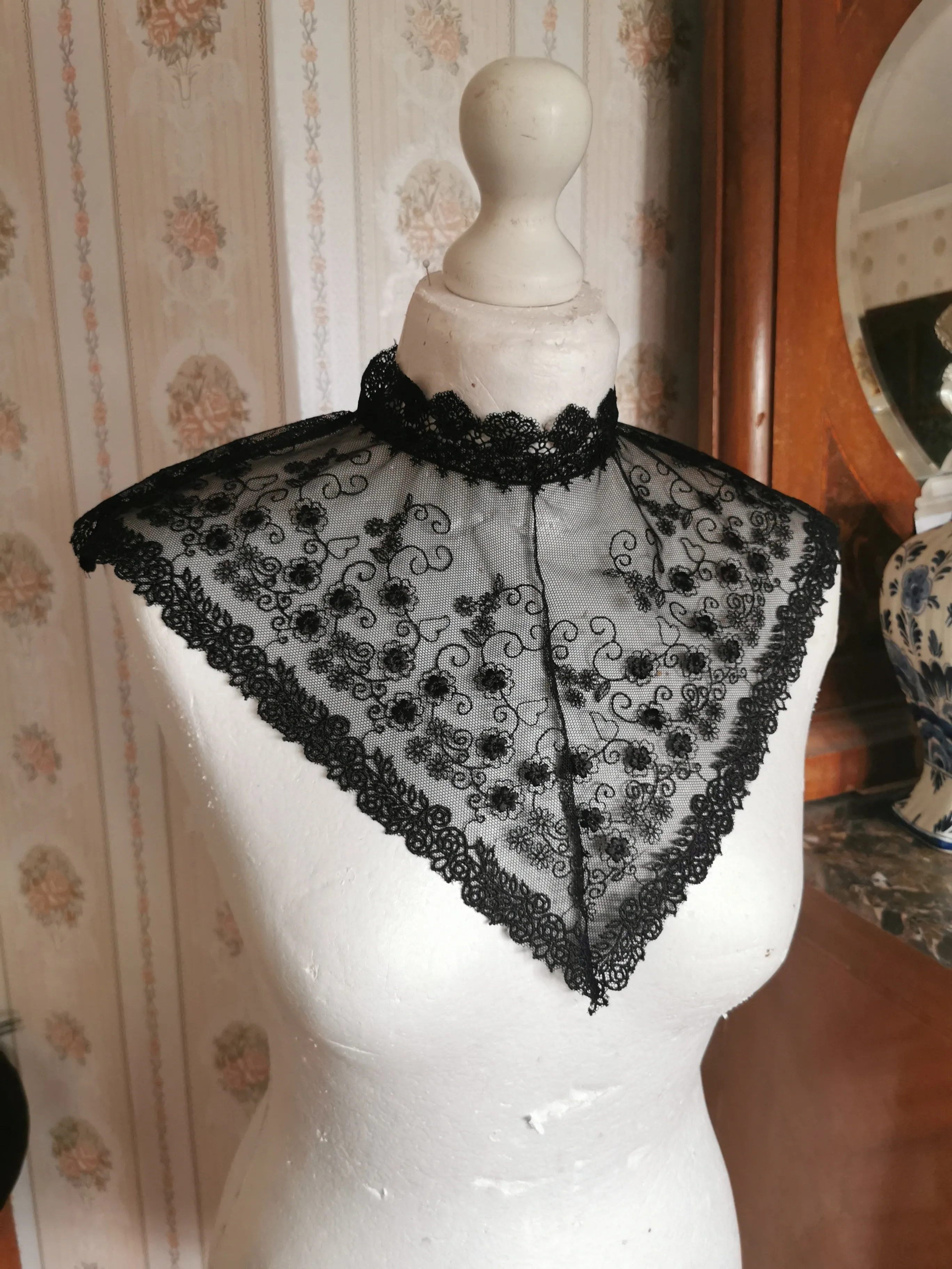 Edwardian Black Lace Collar