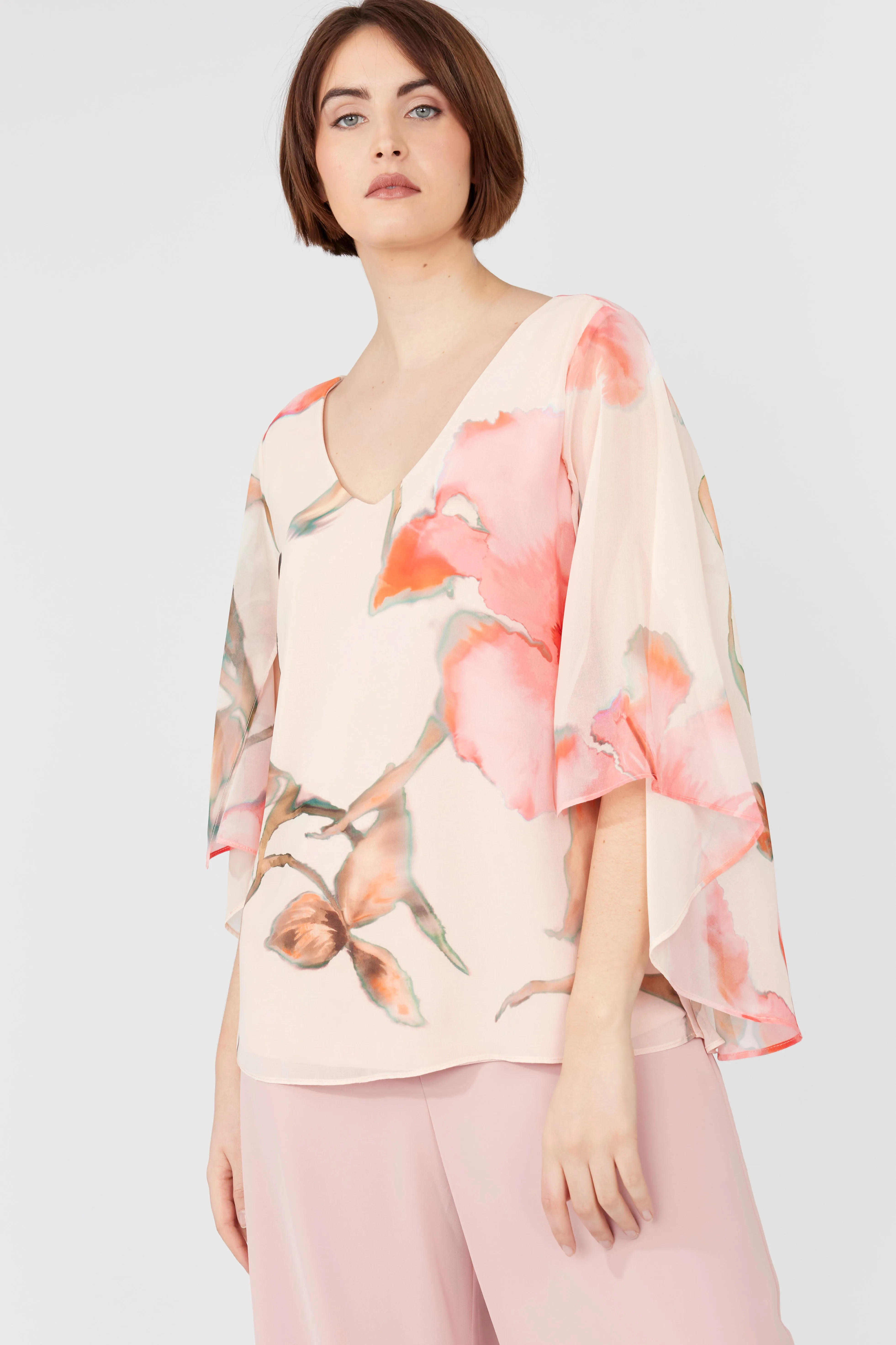 FRANK LYMAN- WOMEN'S FLORAL V-NECK PULLOVER TOP