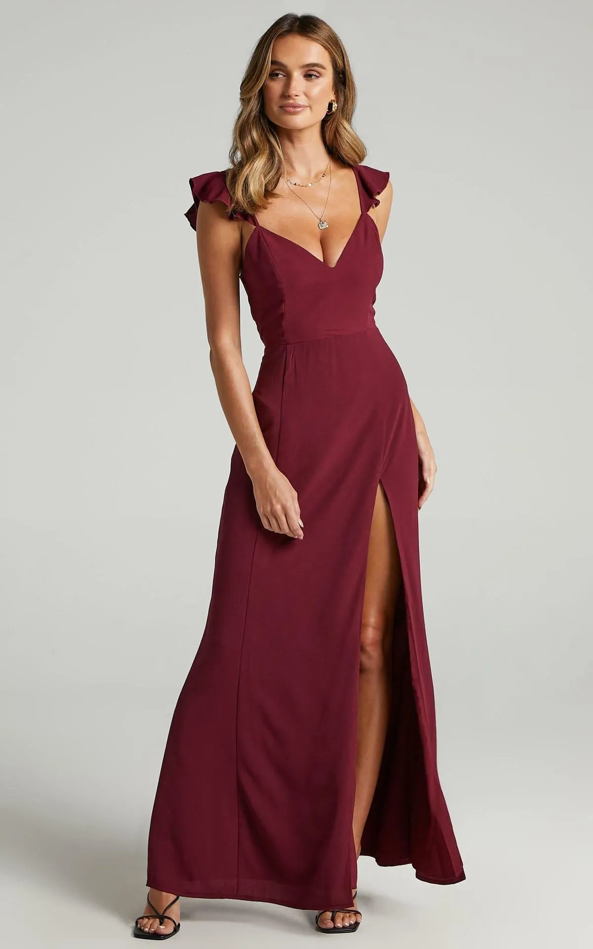 Joslyn - Russian dress for women with ruffled spaghetti straps and sleeveless sleeves