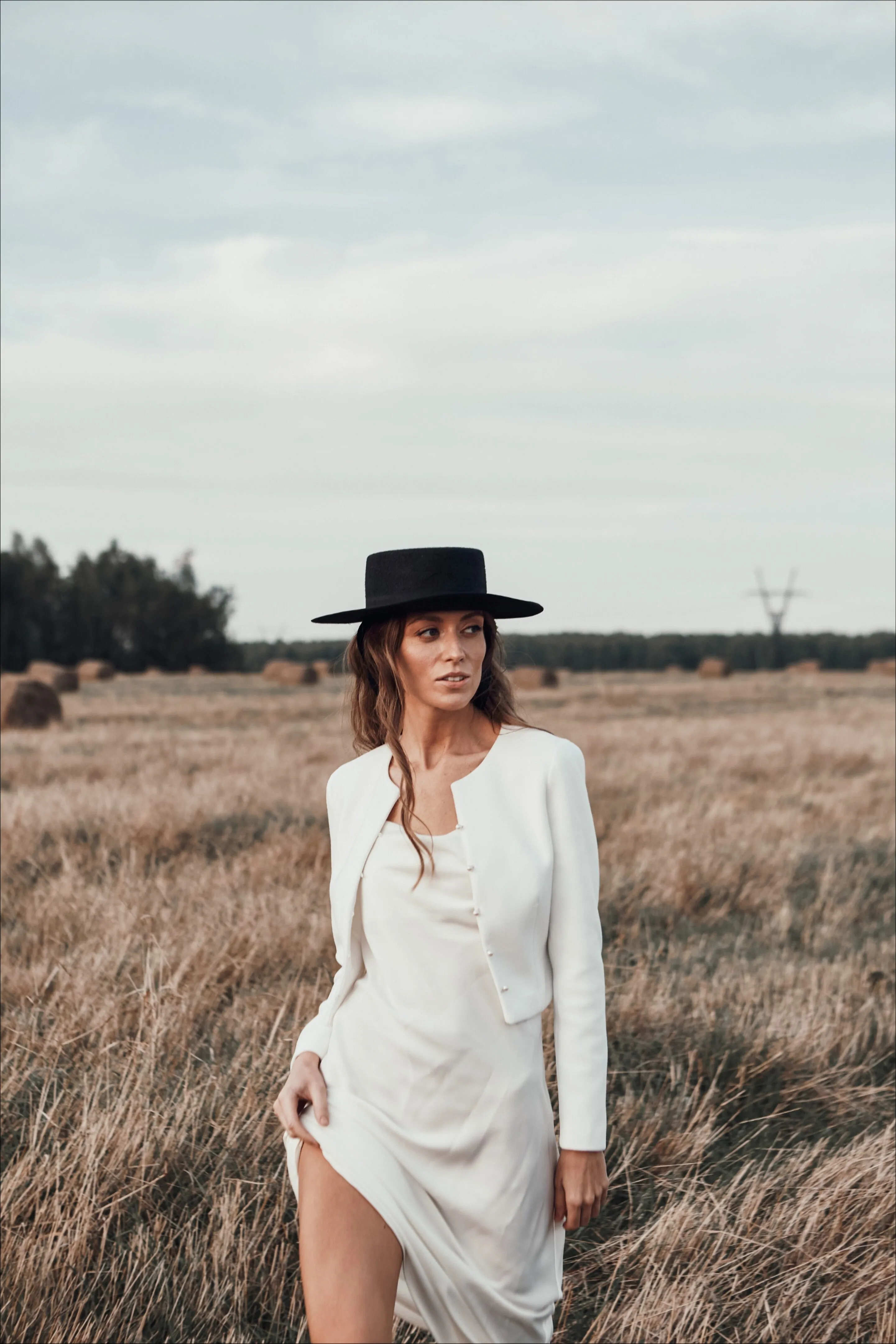 Knitted bridal cardigan with buttons