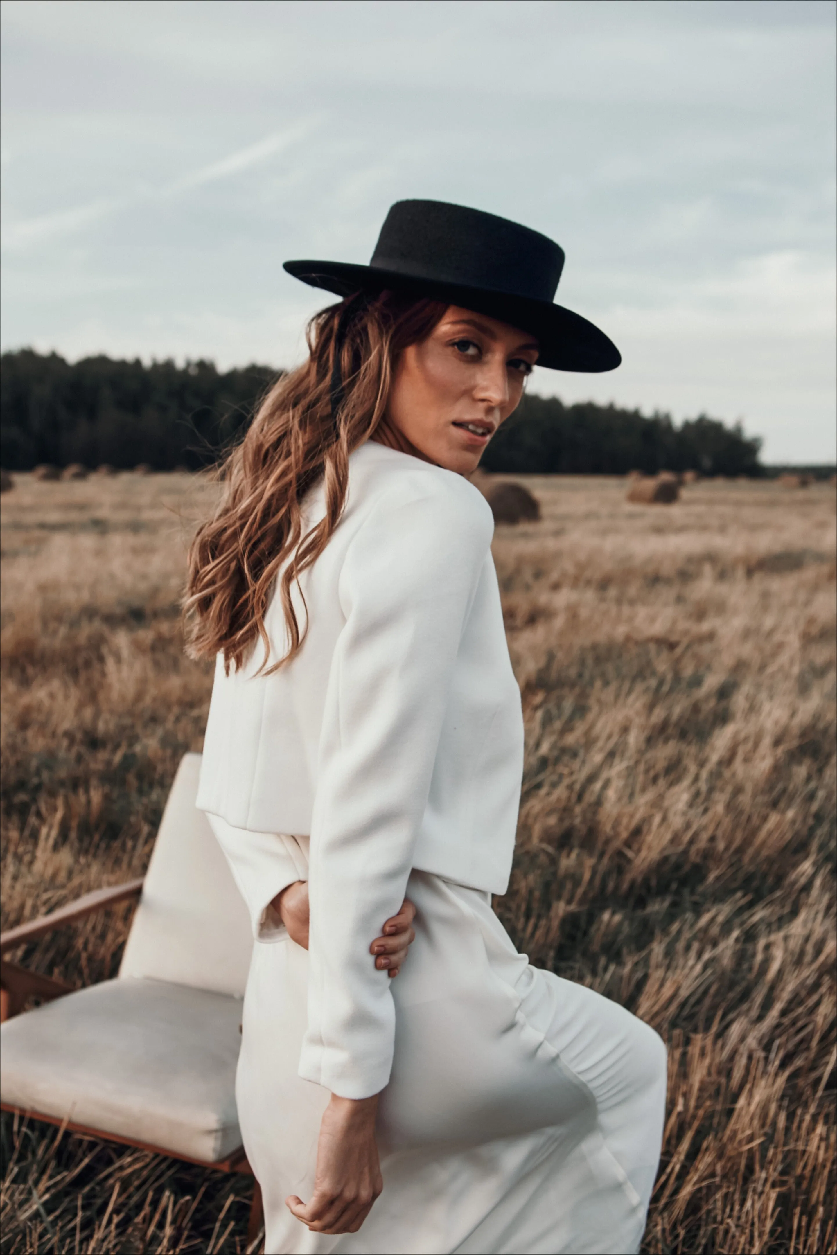 Knitted bridal cardigan with buttons