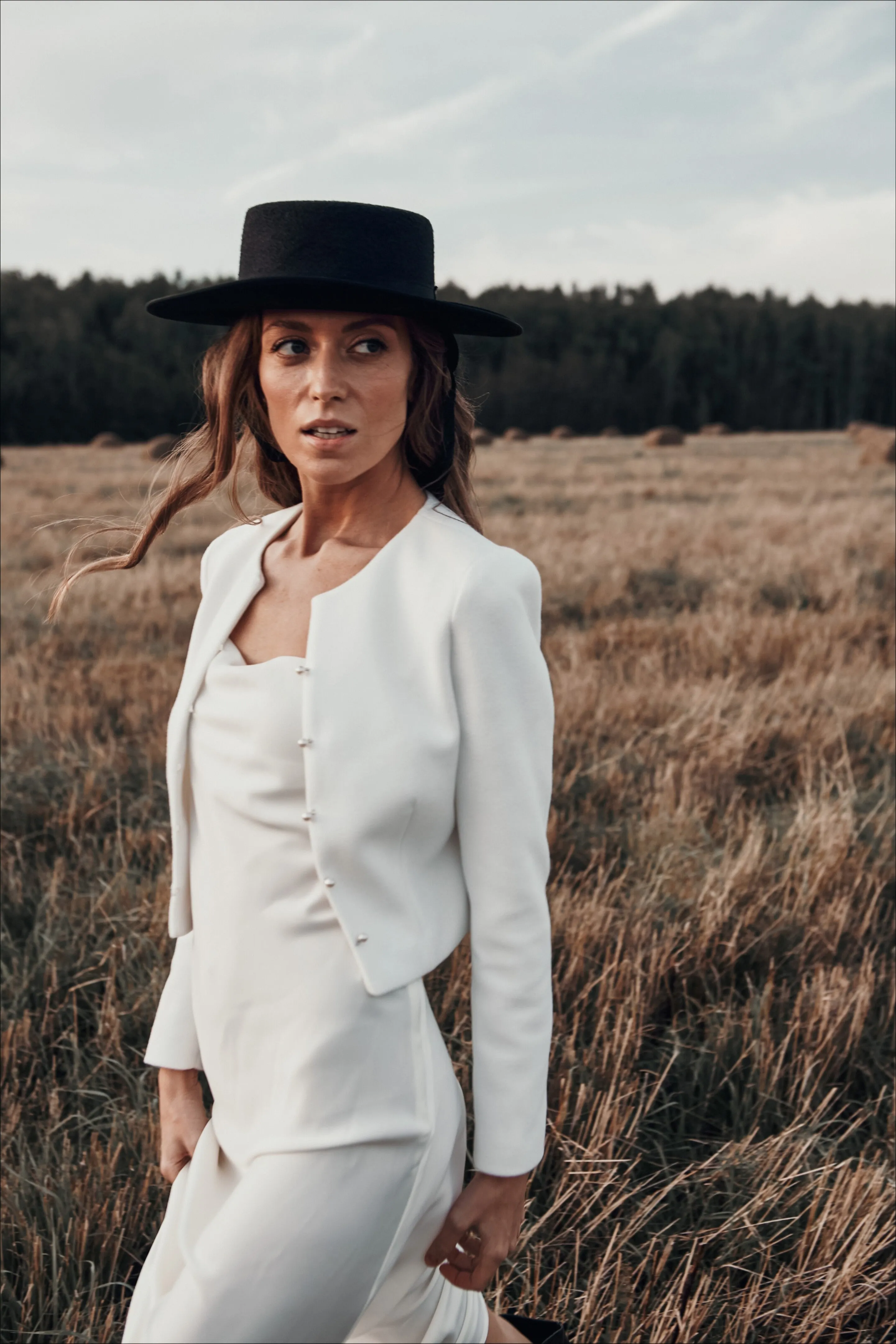 Knitted bridal cardigan with buttons