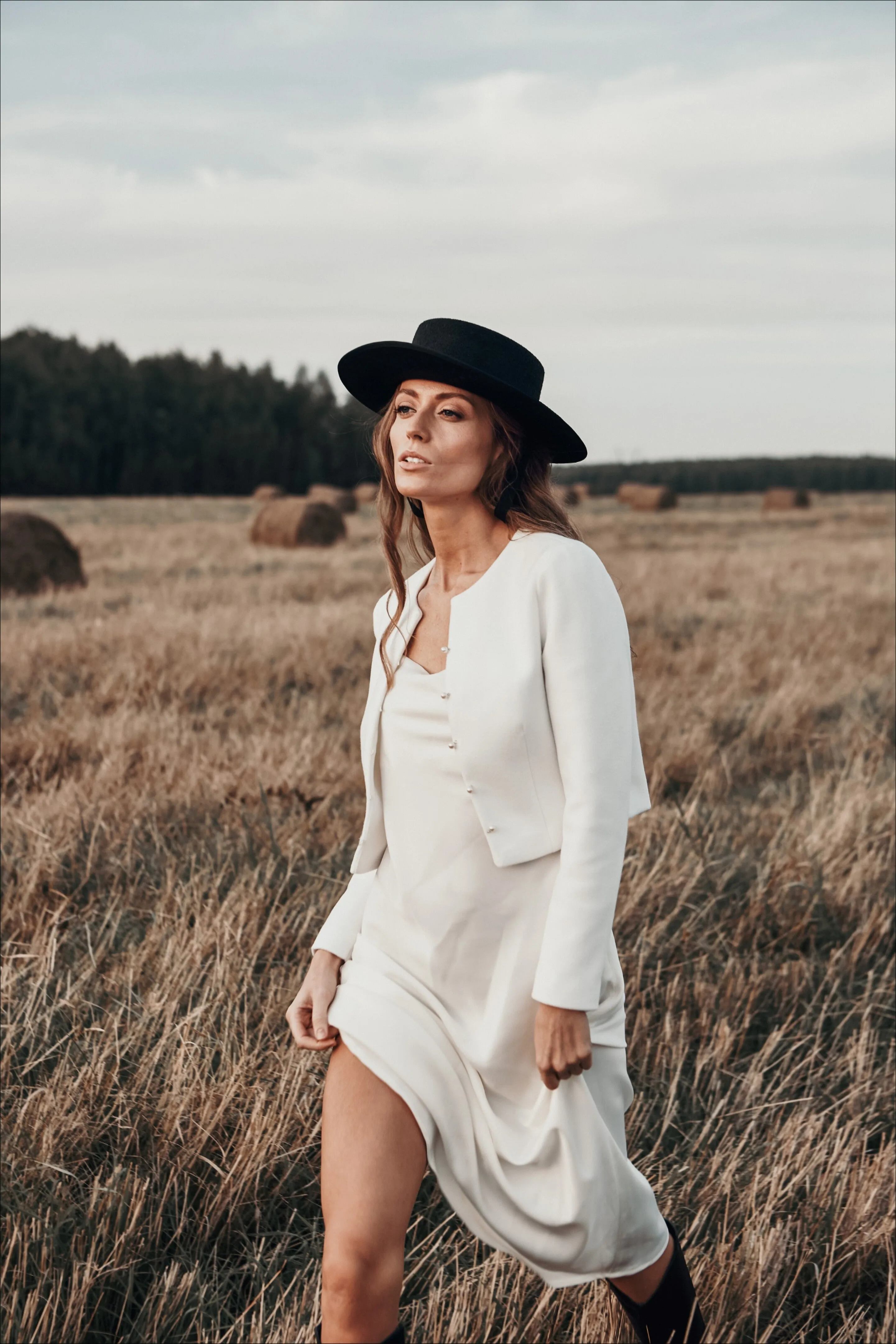 Knitted bridal cardigan with buttons