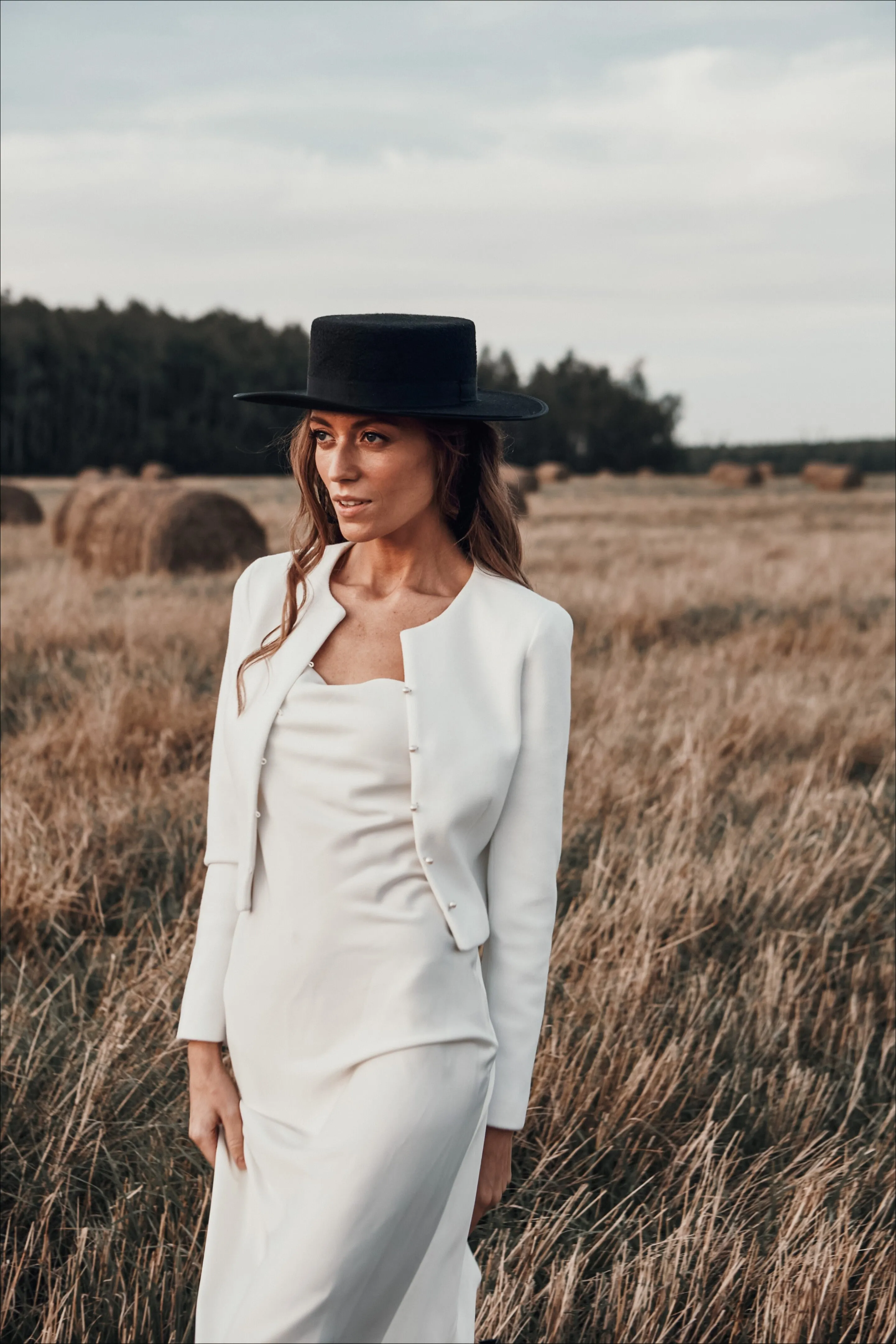 Knitted bridal cardigan with buttons