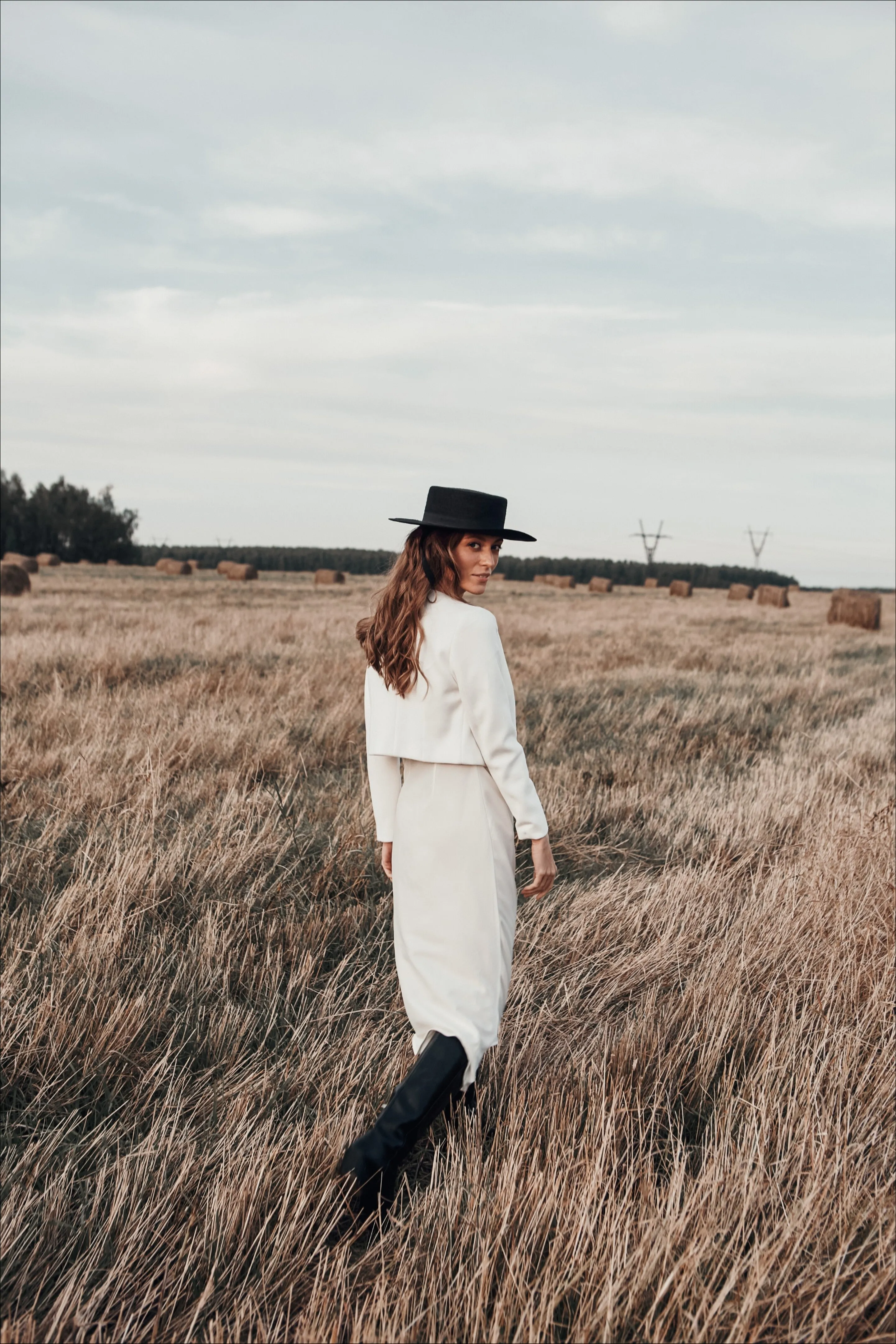 Knitted bridal cardigan with buttons
