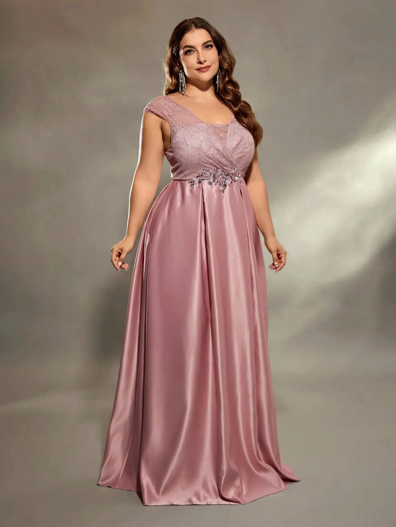 Plus-size hollowed-out shoulder lace chest dress
