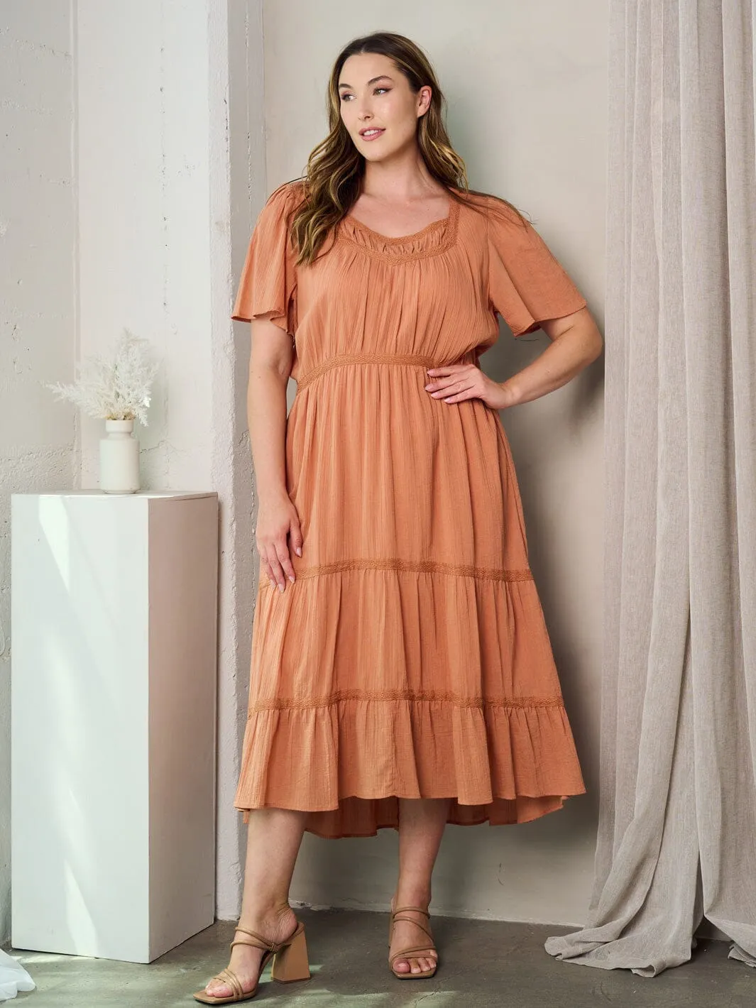 PLUS SIZE SHORT SLEEVE TIERED FLORAL MAXI DRESS