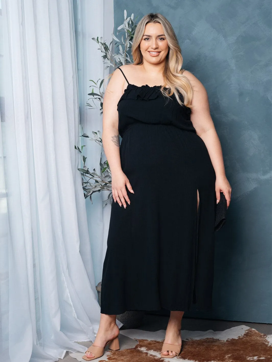 PLUS SIZE SLEEVELESS RUFFLE MAXI DRESS
