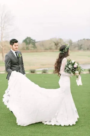 Roycebridal Ivory Lace Sheath V-neck Long Sleeves Chapel Train Wedding Dresses, MW966