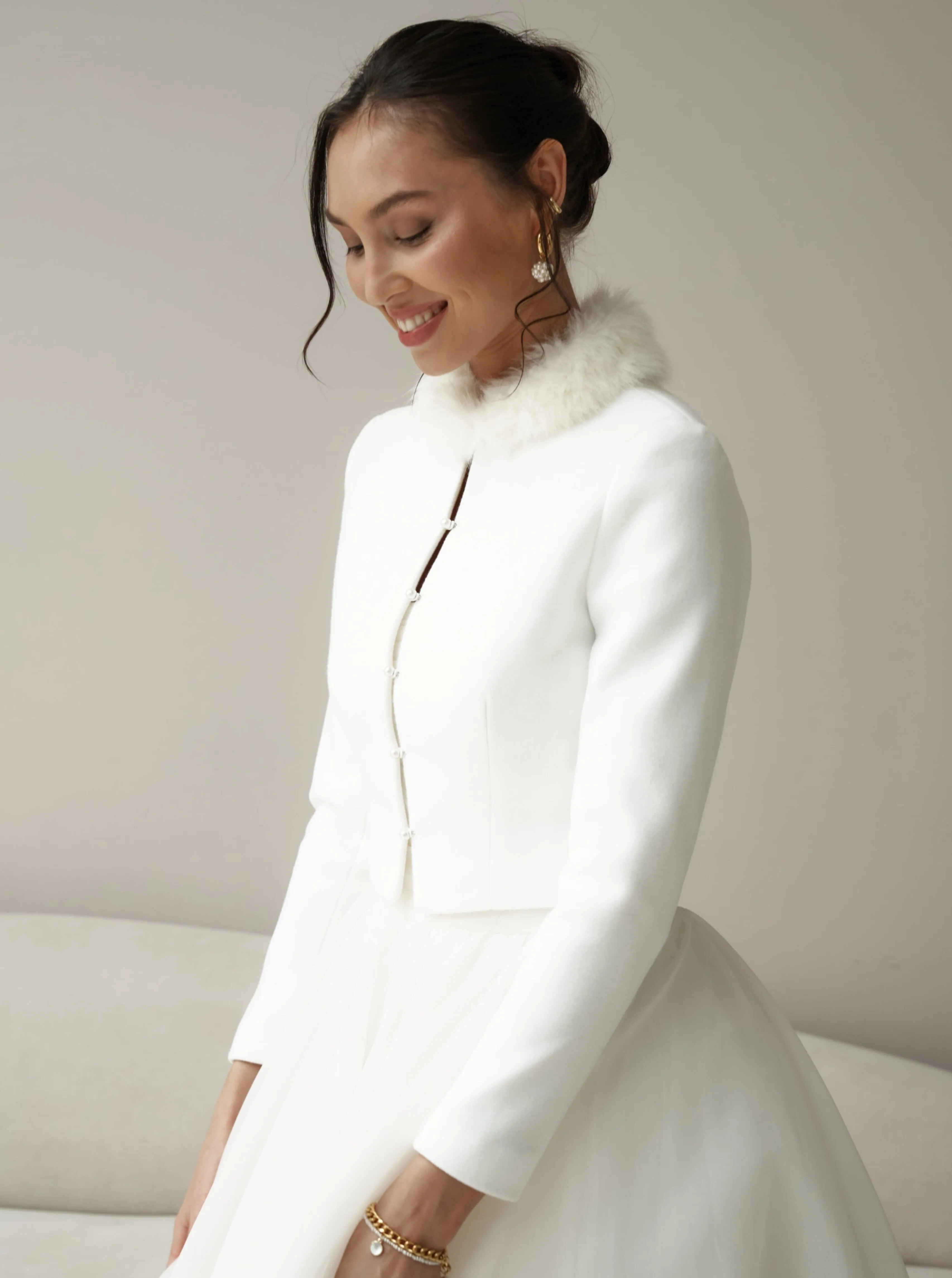 Winter bridal jacket with fur collar