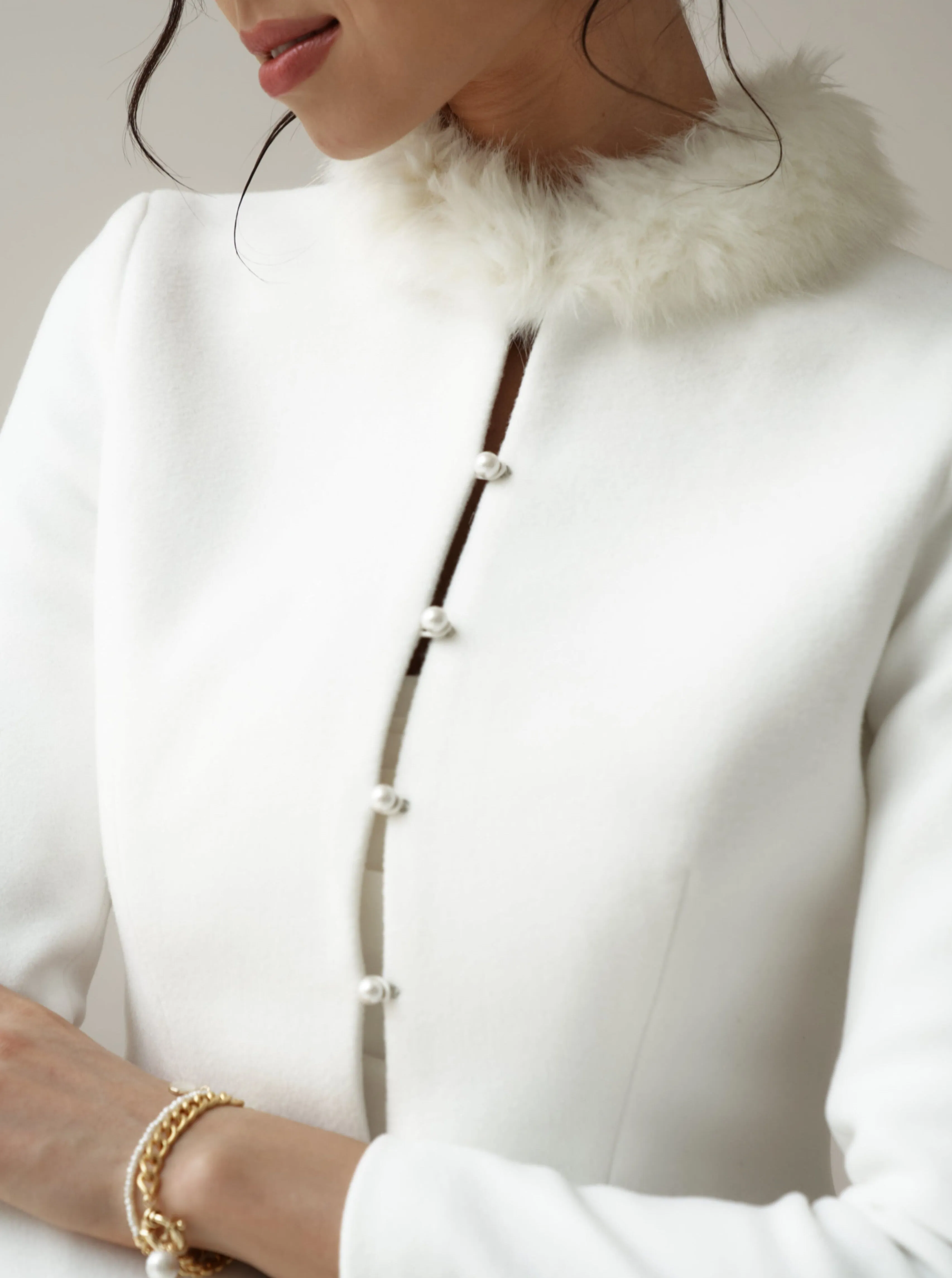 Winter bridal jacket with fur collar