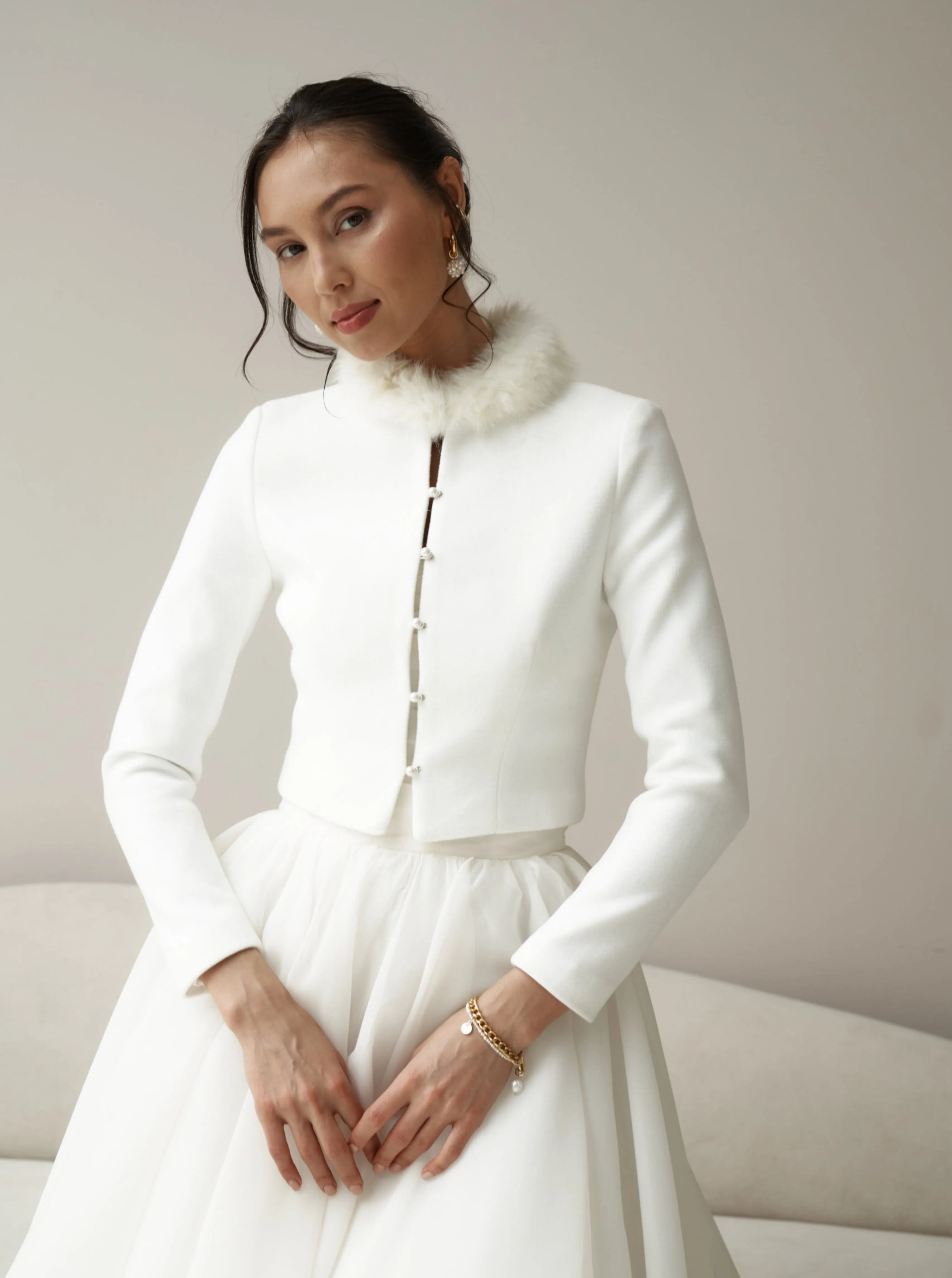 Winter bridal jacket with fur collar