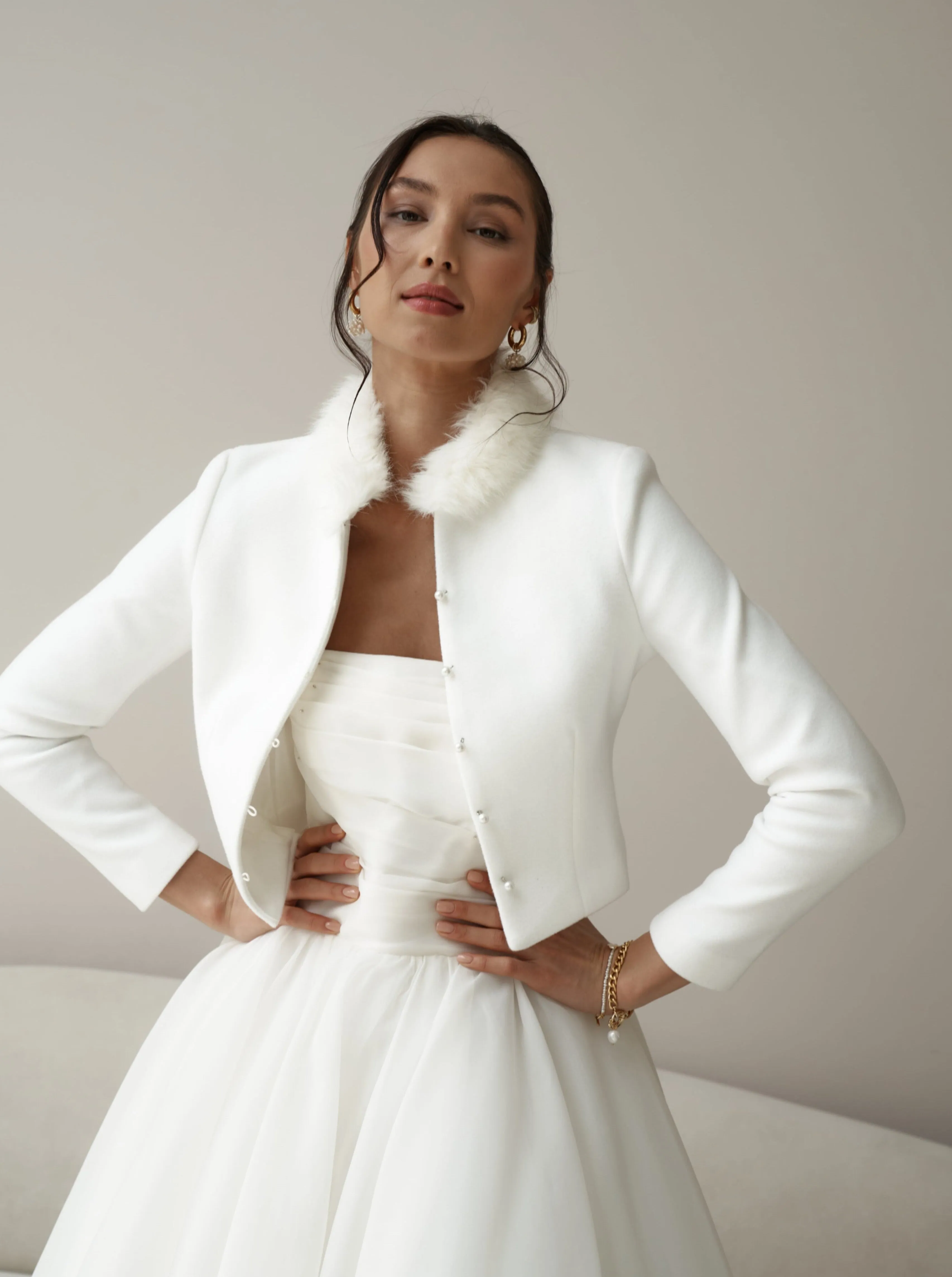 Winter bridal jacket with fur collar