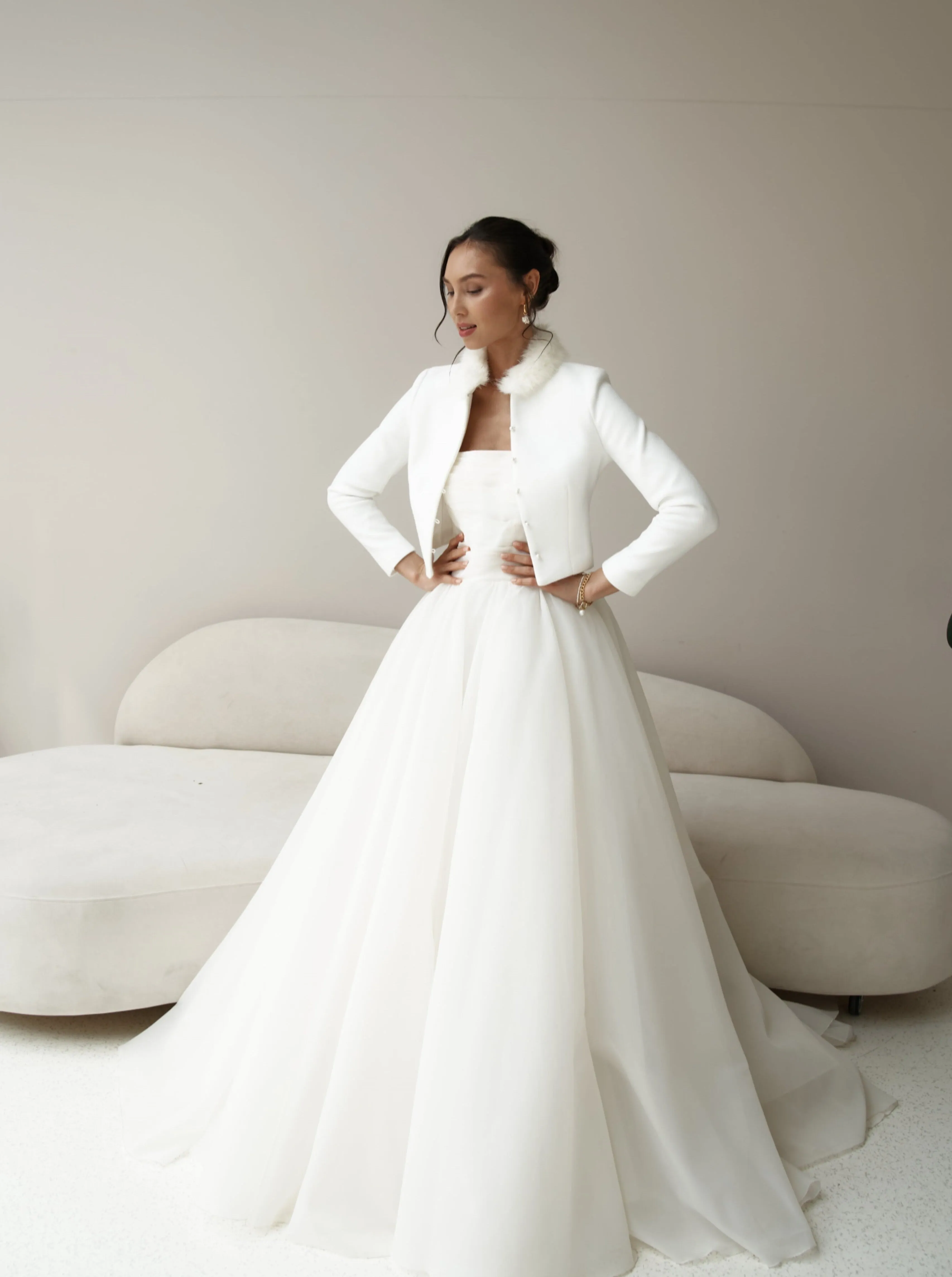 Winter bridal jacket with fur collar