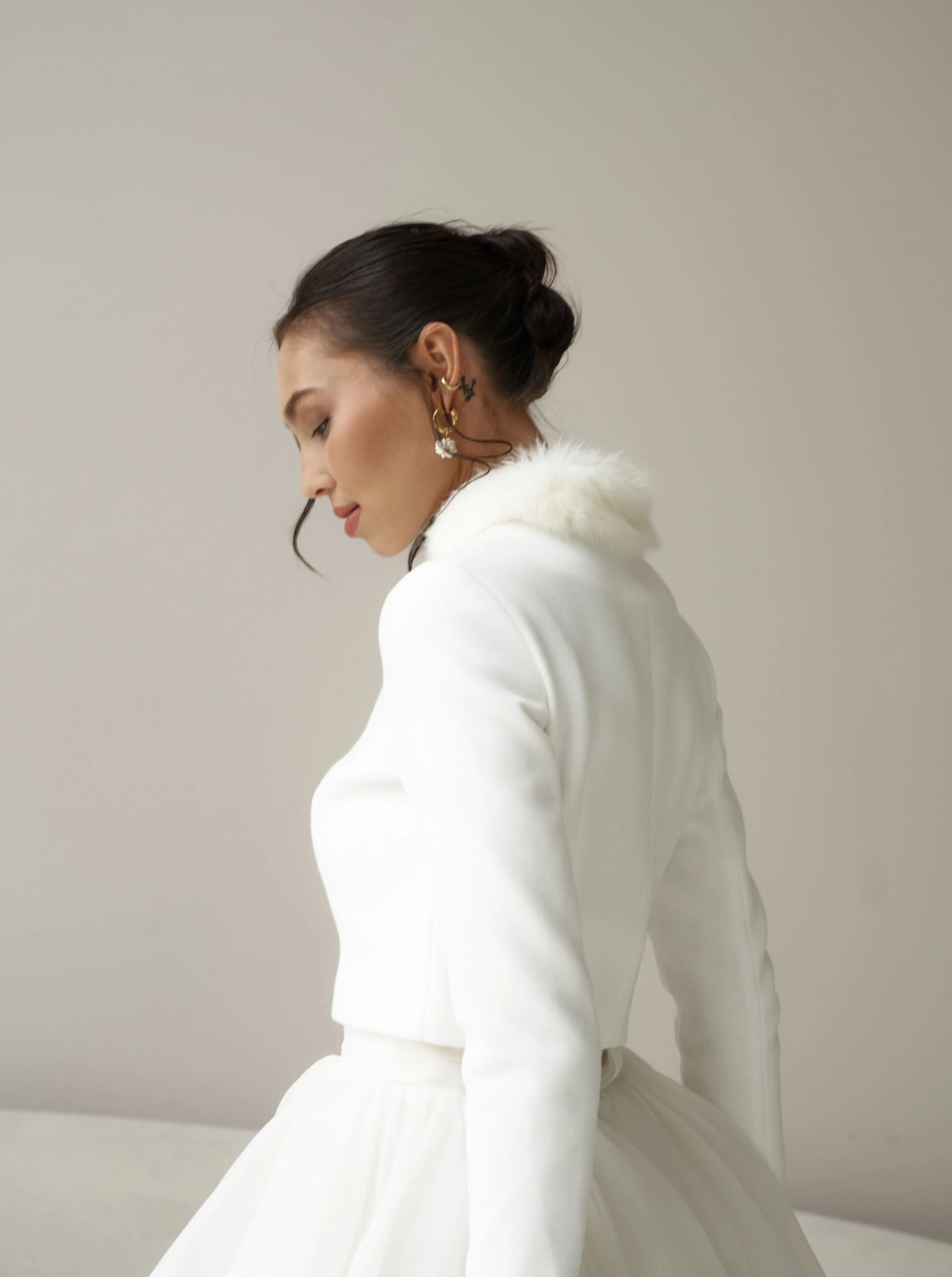 Winter bridal jacket with fur collar