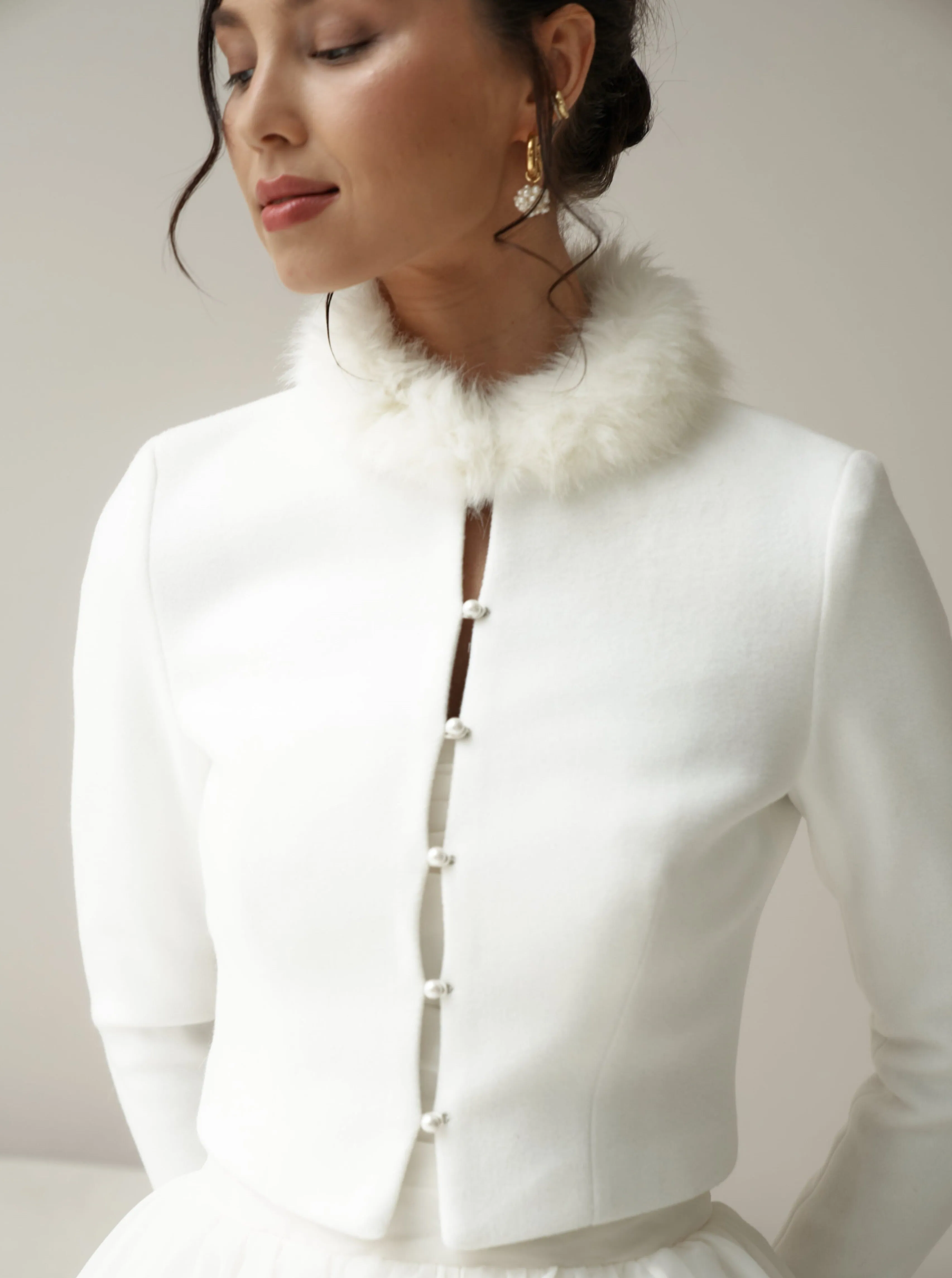 Winter bridal jacket with fur collar