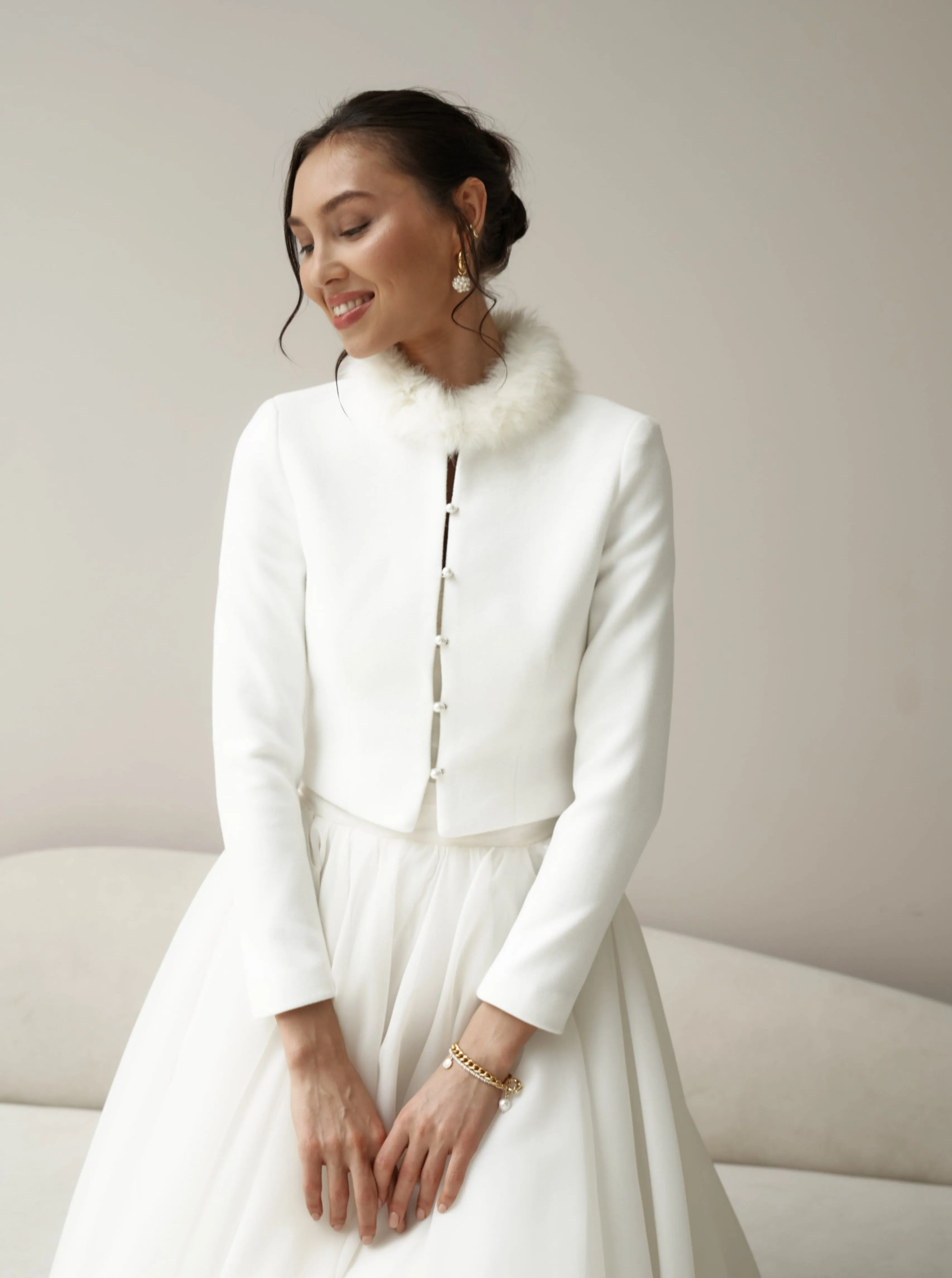 Winter bridal jacket with fur collar